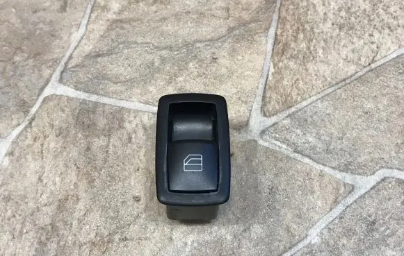 Mercedes-Benz B W245 Electric window control switch A2518200510