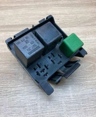 Opel Omega B2 Relay mounting block GB20GF12 90506697
