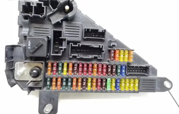 BMW 5 E60 E61 Fuse module 913883001 518956057