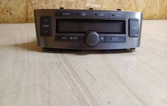 Toyota Avensis T250 Climate control unit 5590005202 MB1465705290