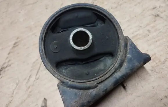 Dodge Caliber Engine mount bracket 493AB