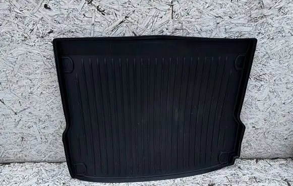 Trunk/boot floor carpet liner