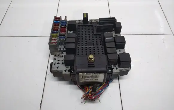 Volvo V70 Fuse module 08696040 08696098