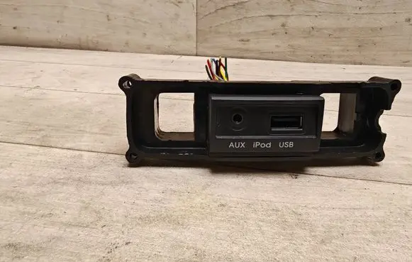 Hyundai i20 (PB PBT) USB socket connector 961201J000