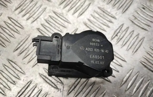Mercedes-Benz C W203 Air flap motor/actuator A2038201642 90533 EAB501