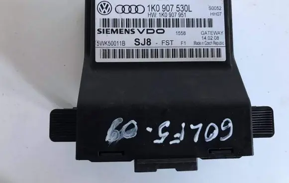 Volkswagen Golf V Gateway control module 1K0907530L 1K0907951