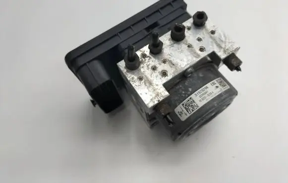 Alfa Romeo Giulietta ABS Pump 51920296 10022002204