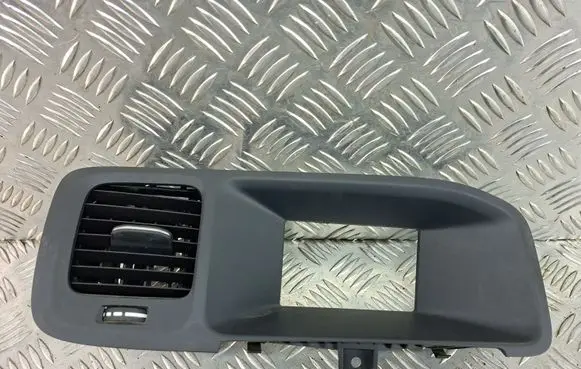 Volvo V60 Dash center air vent grill 39804059