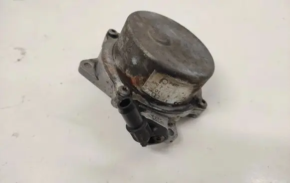 Audi A4 S4 B6 8E 8H Vacuum pump 72260807