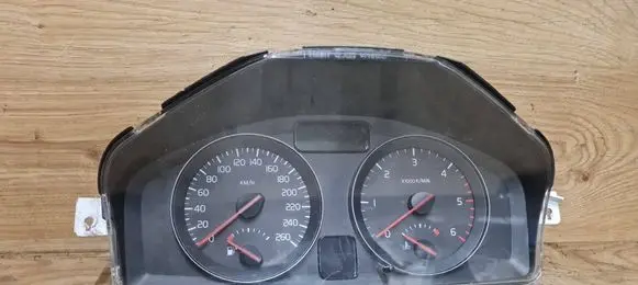 Volvo V50 Speedometer (instrument cluster) 31254776