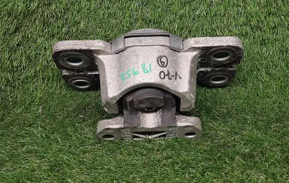 Volvo V70 Engine mount bracket 8G9N7M121AA