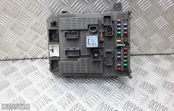 Citroen C5 Fuse module 9643805380