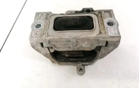 Volkswagen Touran I Engine mount bracket