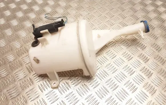 Toyota Yaris Windshield washer fluid reservoir/tank