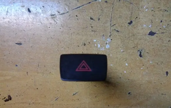 Mazda 2 Hazard light switch D651664H0