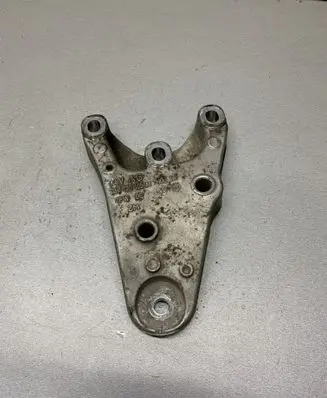 Volkswagen Polo IV 9N3 Engine mounting bracket 6Q0199185M