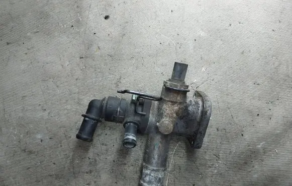 Ford Galaxy Engine coolant pipe/hose 038121133J