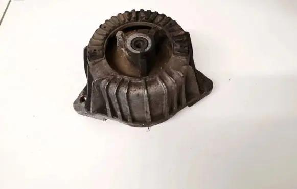 Engine mount bracket