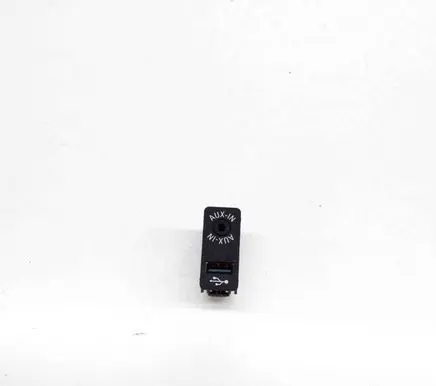 BMW 1 F20 F21 AUX in-socket connector 9229246