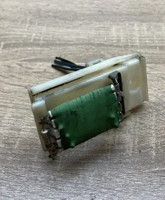 Ford Focus Heater blower motor/fan resistor XS4H18B647AA