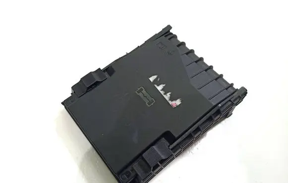 Skoda Octavia Mk2 (1Z) Fuse box cover 1K0937132F