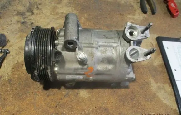 Seat Toledo I (1L) Air conditioning (A/C) compressor (pump) 820803