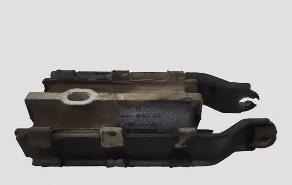 Volvo V70 Engine mount bracket 31262935