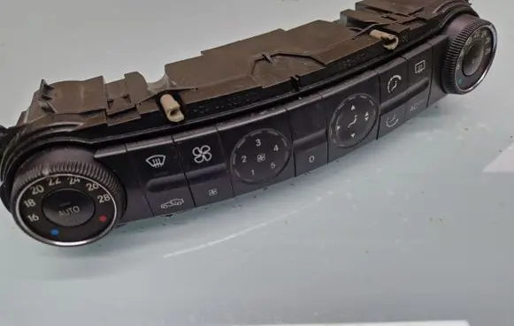 Mercedes-Benz E W211 Climate control unit 2118300190 00024404 Q00024404