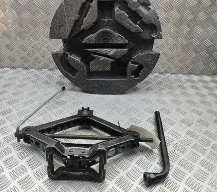 Volvo V70 Tool set 31362446 31381637