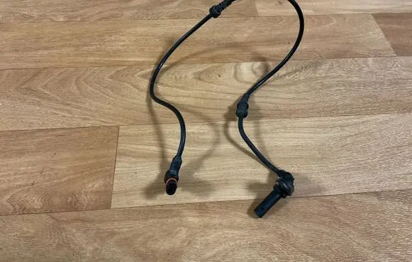 Mercedes-Benz E W212 ABS brake wheel speed sensor 2105407681
