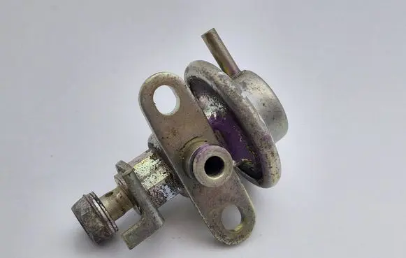 Toyota Paseo (EL54) II Fuel pressure regulator 2328011070