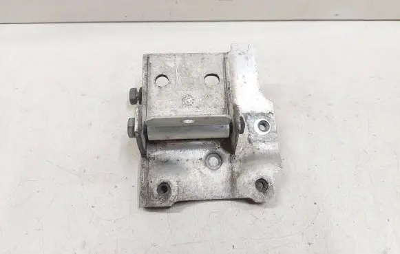 Radiator mount bracket