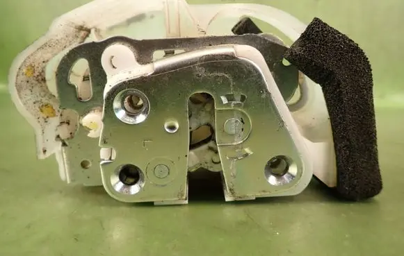 Subaru Impreza III Front door lock