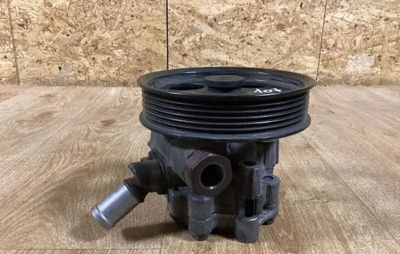 Opel Insignia A Power steering pump 55563329