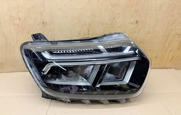 Dacia Duster II Headlight/headlamp 260109550R L868093