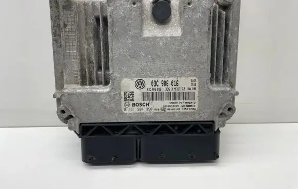 Volkswagen Golf VI Engine control unit/module 03C906016
