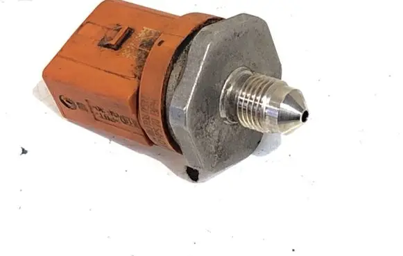 Skoda Rapid (NH) Fuel pressure sensor 06J906051D