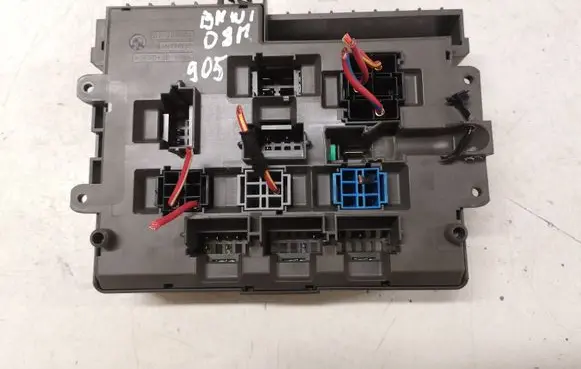BMW 1 E81 E87 Fuse module 10688710 911944603 40535411