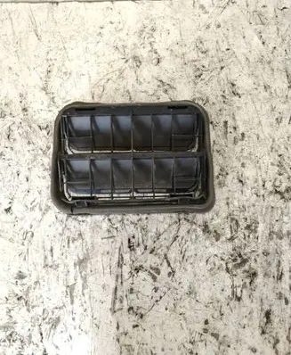 Renault Laguna III Quarter panel pressure vent 7700838358 77004