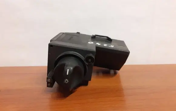 Mercedes-Benz E W210 Light switch 2105451104 5240