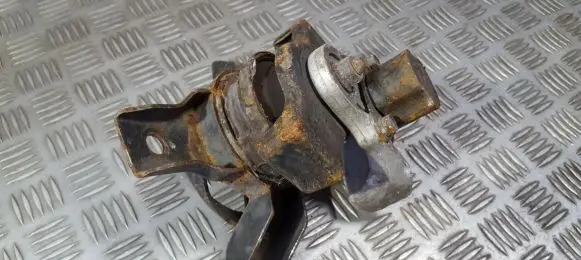 Engine mount bracket