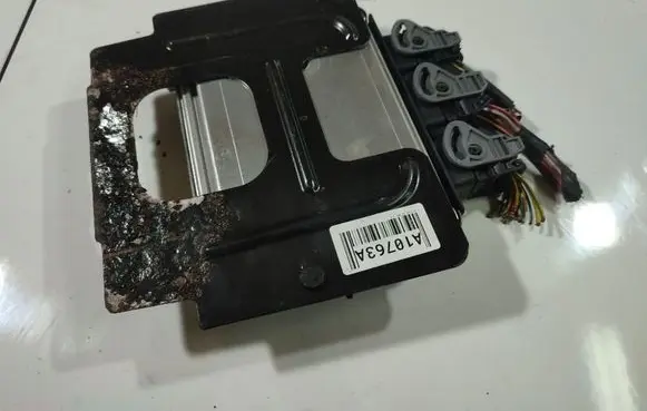 Citroen C4 I Engine control unit/module 9661773380