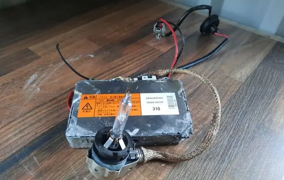 Subaru Legacy Headlight ballast module Xenon