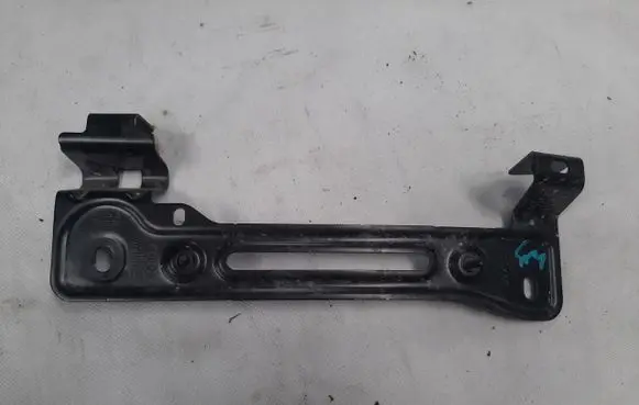 Audi Q7 4M Fender mounting bracket 4M0821432
