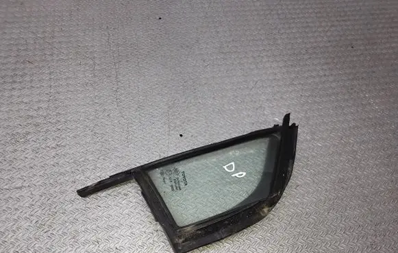 Toyota Yaris Front door vent window glass four-door 