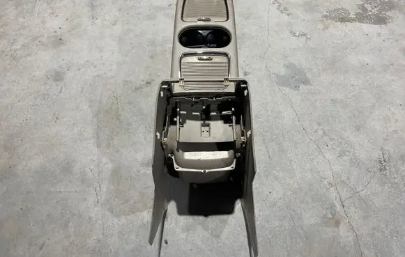 Dodge Grand Caravan Center console 5044077 2117416