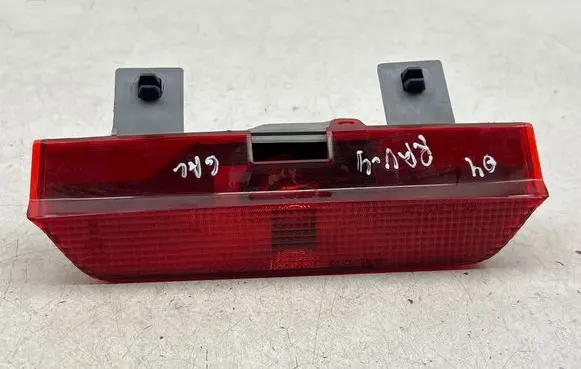 Toyota RAV 4 (XA20) Third/center stoplight E139798