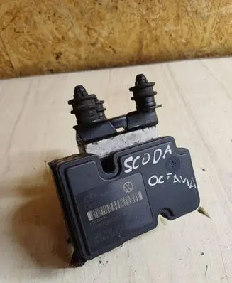 Skoda Octavia Mk2 (1Z) ABS Pump 1K0907379P 00009496E5 UD68A10R17