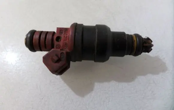 BMW 7 E38 Fuel injector 280150778