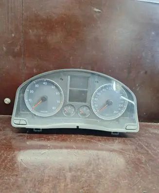 Volkswagen Golf V Speedometer (instrument cluster) 1K0920860K